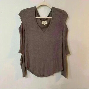 NWOT Chaser Purple Cut Out Sleeve Long Sleeve V-Neck Sweater Women’s Size Medium